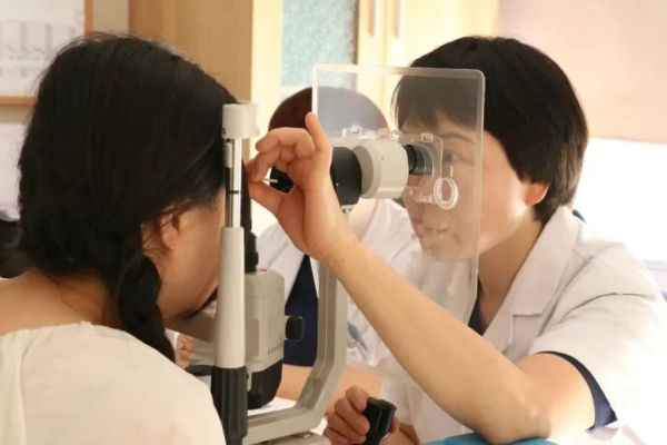 医德医风 | 爱尔眼科张岩：在传承医者精神、创新诊疗技术的道路上步履不停